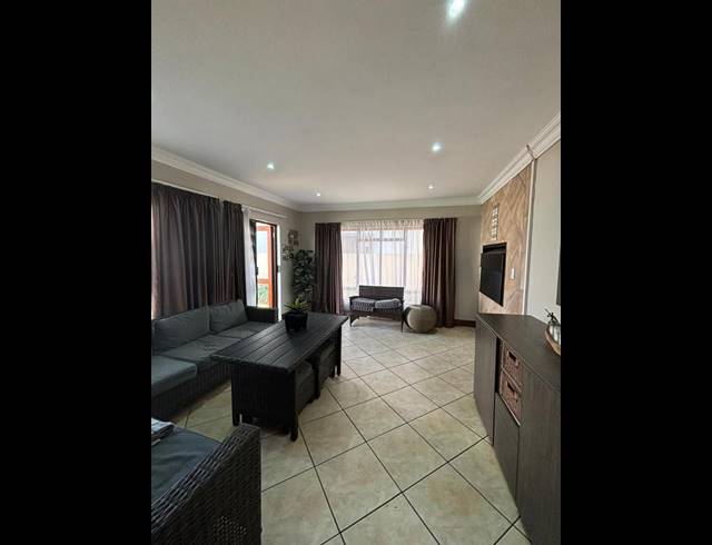 3 BEDROOM PROPERTY TO RENT IN KENLEAF